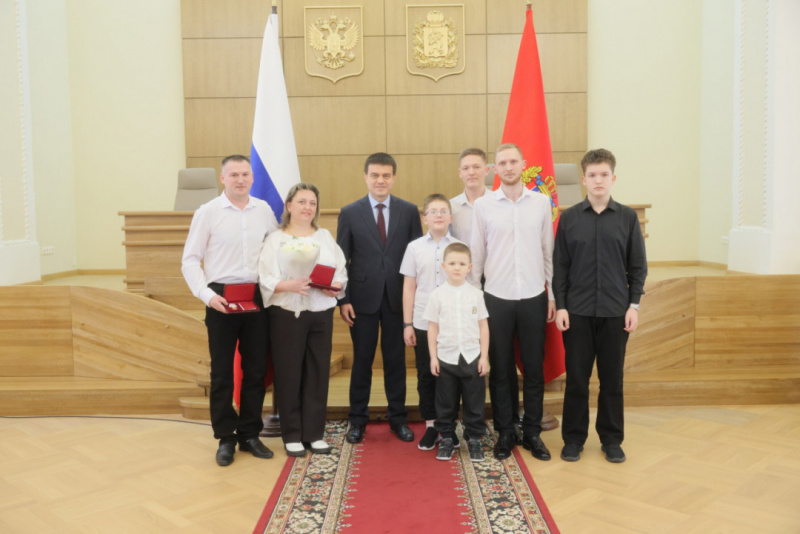 Семья из Богучан получила медали ордена "Родительская слава"